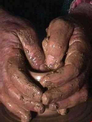 سفالگرى و سرامیک‌سازى زنوز