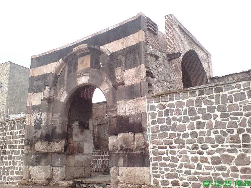 دروازه سنگی خوی