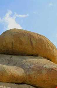 ایوان سنگی نیاق