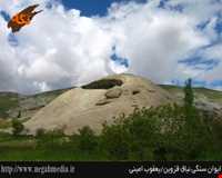 ایوان سنگی نیاق