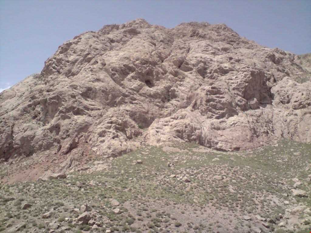 Beton cave ( ezhdeha cave )