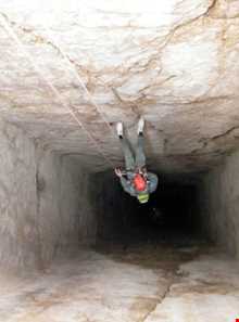 غار چاه قلعه بندر