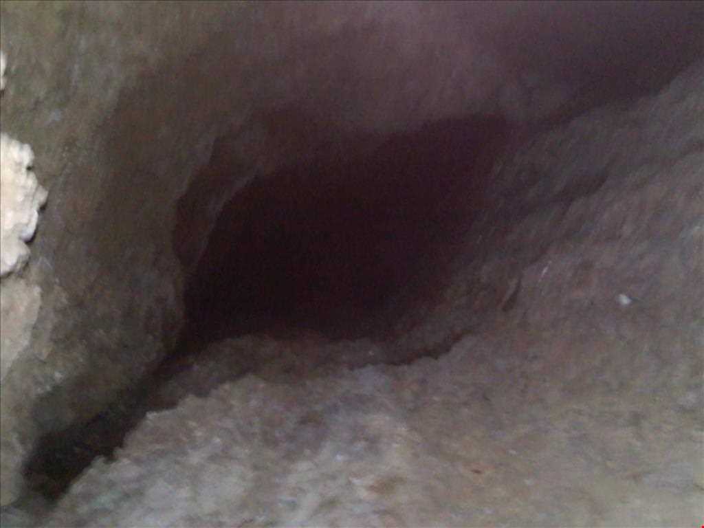 Angareh minou Cave