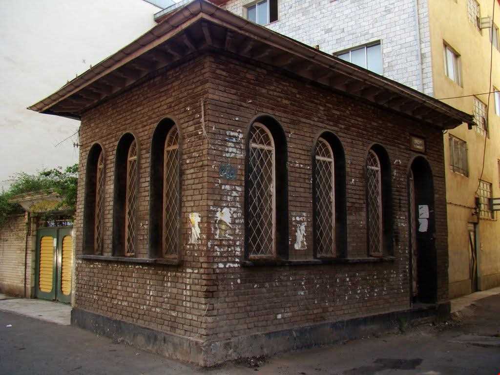 Tonb of Ebrahim poor davood