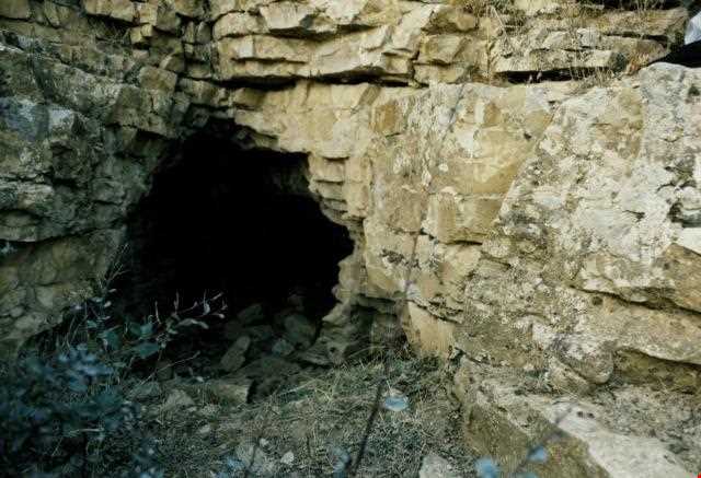 غار هفت خم تله