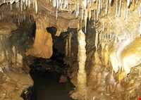 غار چشمه باد