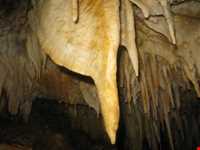 غار چشمه باد