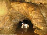 غار چشمه باد