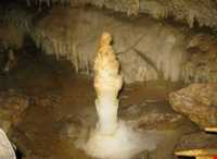 غار چشمه باد