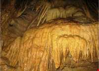 غار چشمه باد