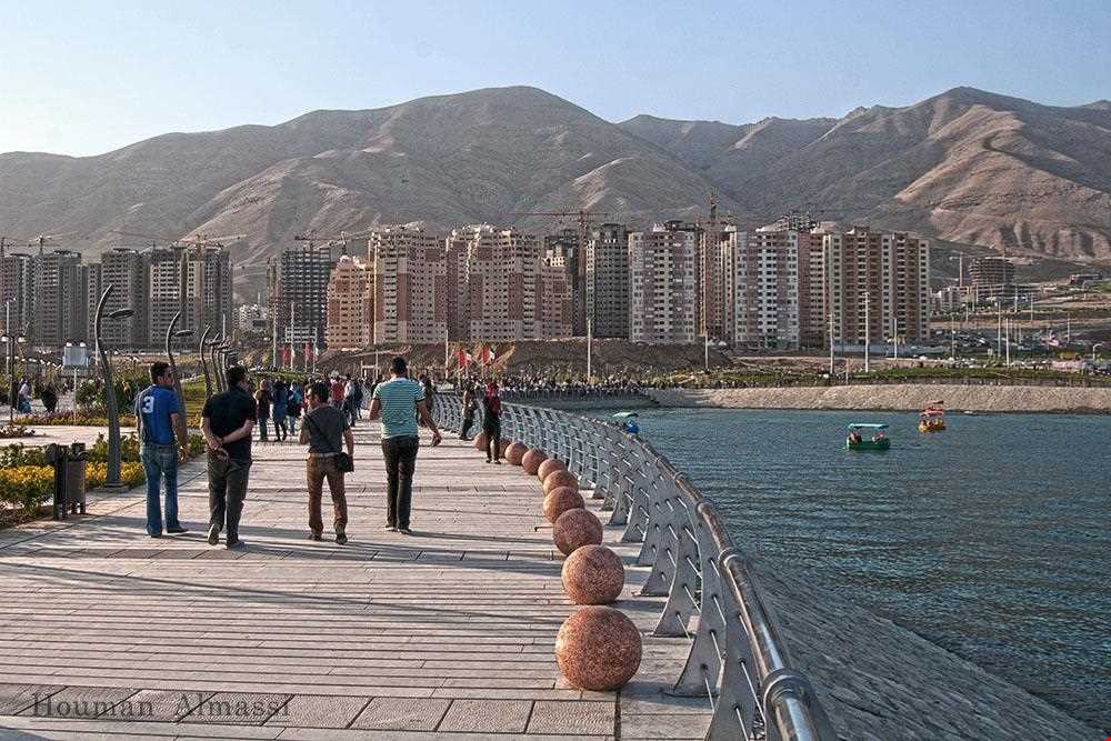 Persian Gulf Martyrs Lake ( Chitgar )