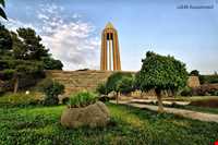 آرامگاه بابا طاهر