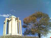 آرامگاه بابا طاهر