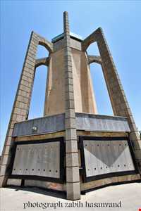 آرامگاه بابا طاهر