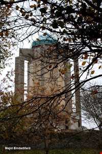 آرامگاه بابا طاهر