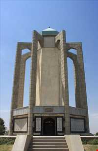 آرامگاه بابا طاهر