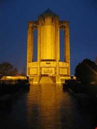 آرامگاه بابا طاهر