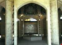 آرامگاه بابا طاهر