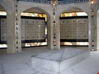 آرامگاه بابا طاهر