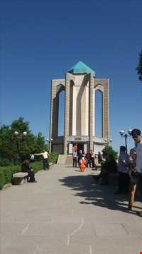 آرامگاه بابا طاهر