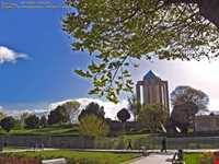 آرامگاه بابا طاهر