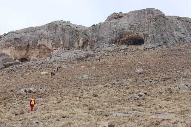 غار قلعه کرد