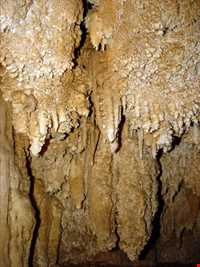 غار قلعه کرد