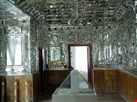 Mofakham Mirror House