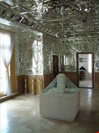 Mofakham Mirror House