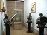 Mofakham Mirror House