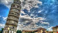 برج کج پیزا