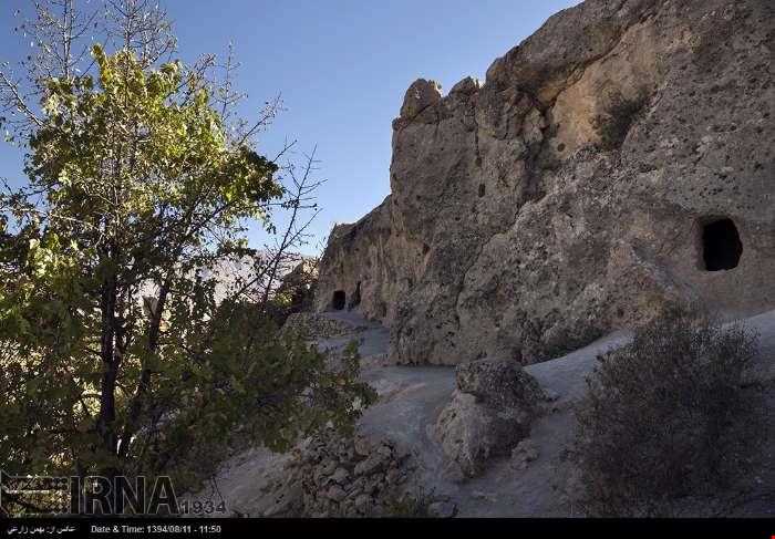 غار سنگی حسین کوه کن