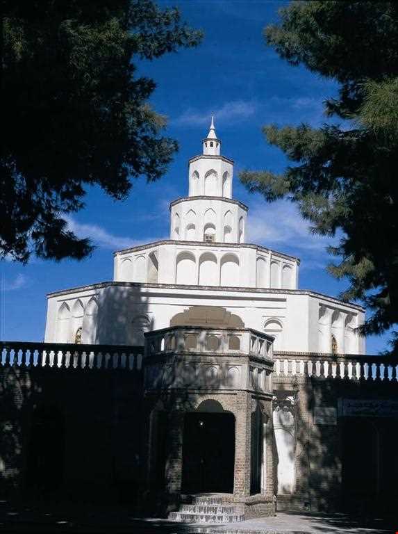 Kolah Farangi Building