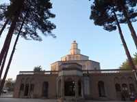 Kolah Farangi Building