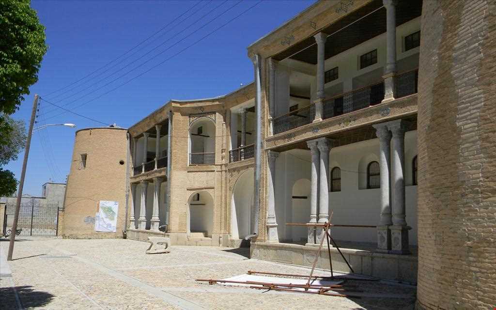 Dezak Castle ( Dezzak Castel )