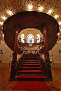 Glassware and Ceramic Museum