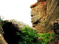 پیکره سنگی بابا داوود عنبران