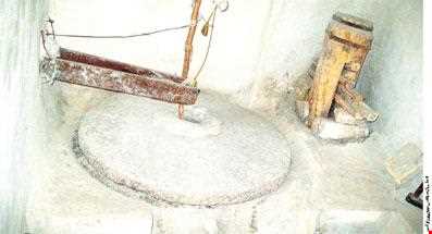 Historical bath and watermill of Niasar