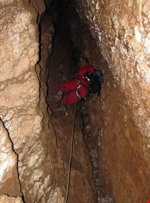 Angareh minou Cave